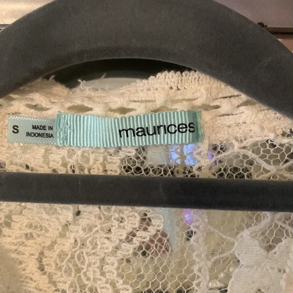 Maurices woman’s cream lace top. Size small. - Picture 2 of 7